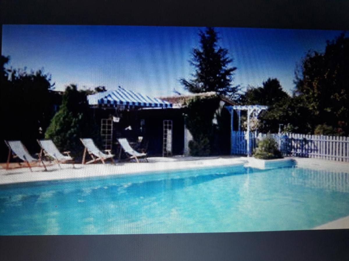Les Pierres Blanches Bed & Breakfast Bonneuil-Matours ภายนอก รูปภาพ